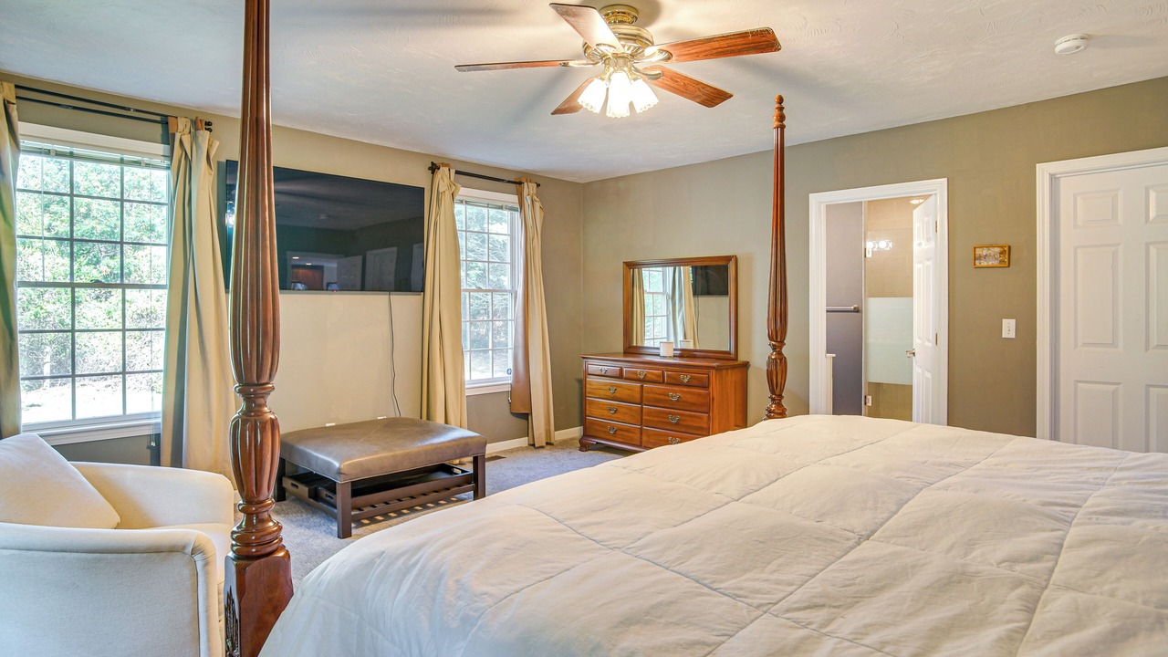 Photo of Bedroom in Hatchville