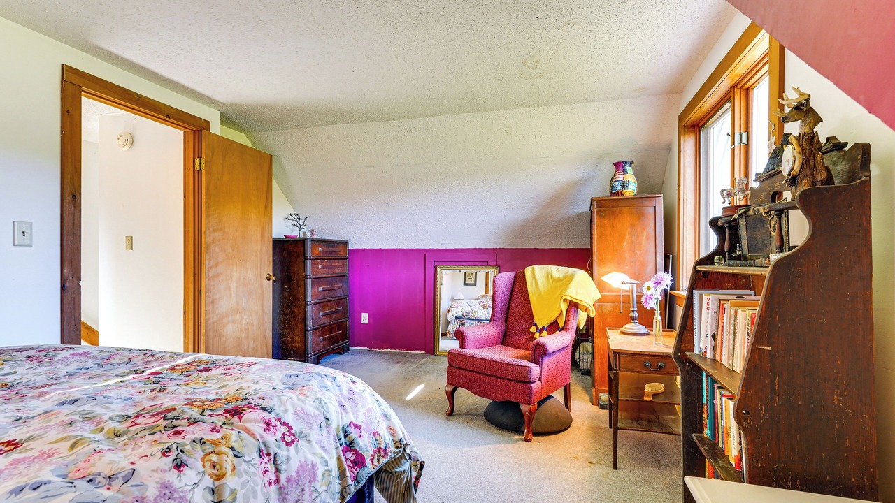 Photo of Bedroom in Town of Hebron