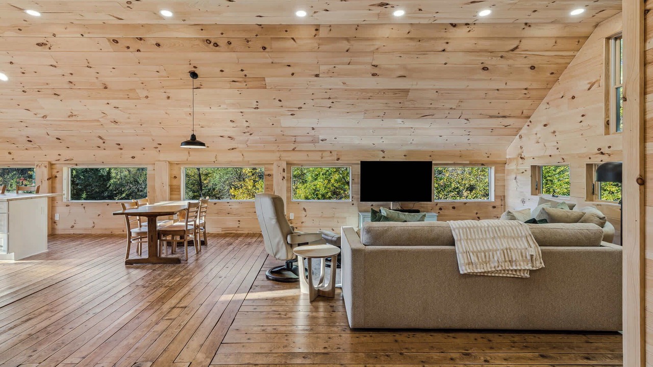 Photo of Livingroom in West Hartford