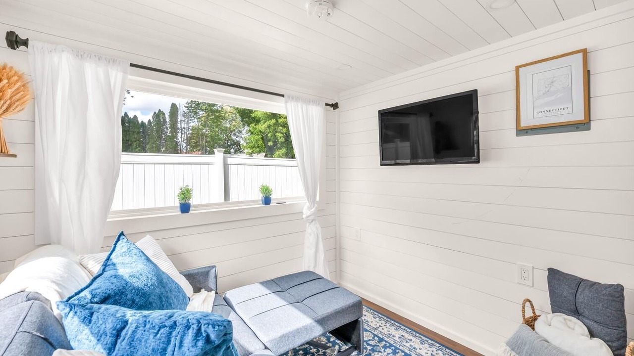 Photo of Livingroom in Cromwell