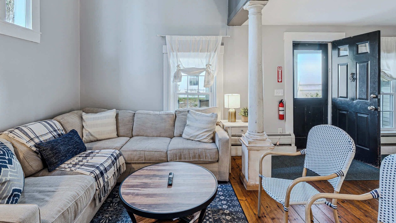 Photo of Livingroom in West Hartford