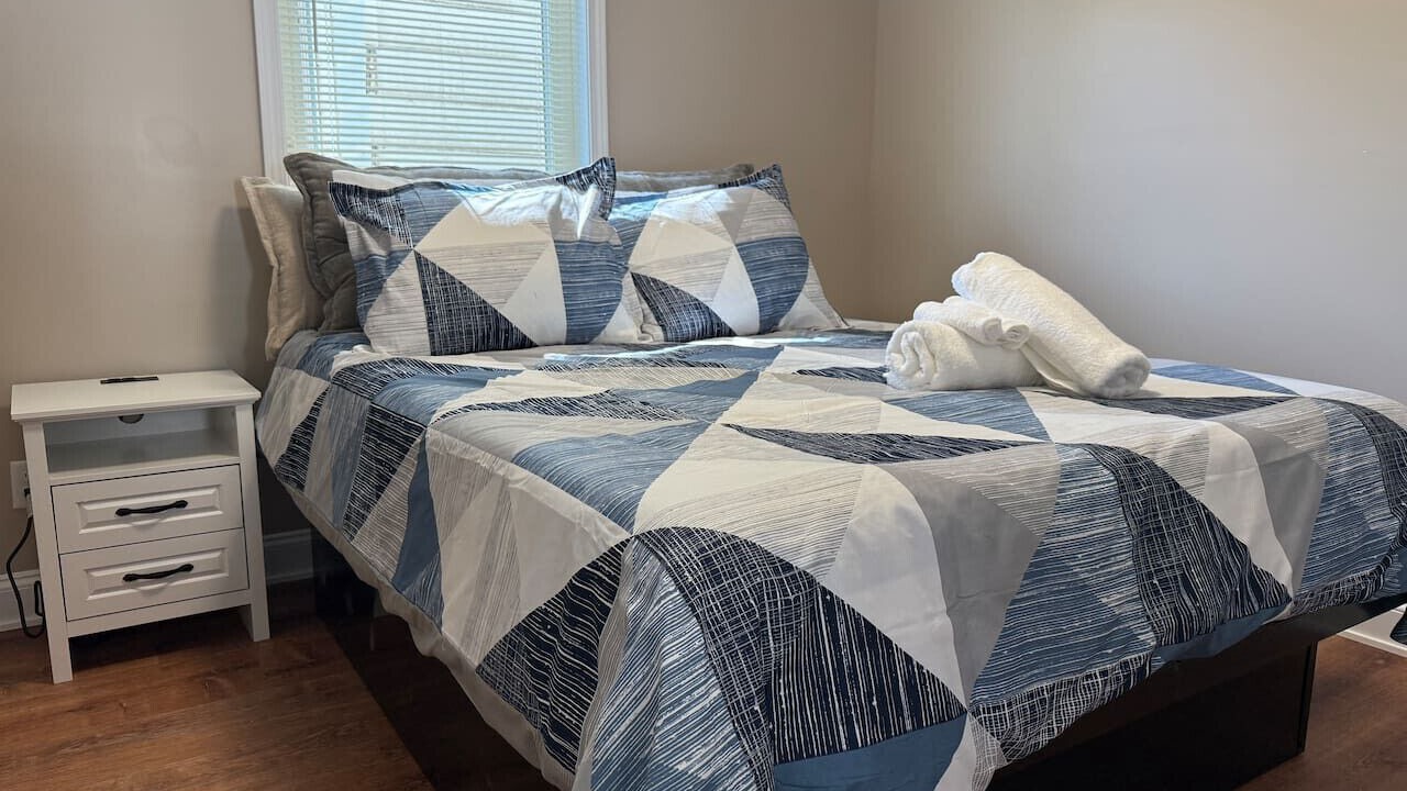Photo of Bedroom in Downtown Niagara Falls