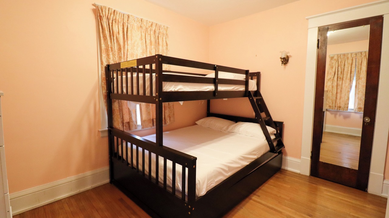 Photo of Bedroom in Niagara Falls