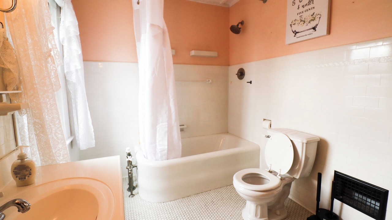 Photo of Bathroom in Niagara Falls