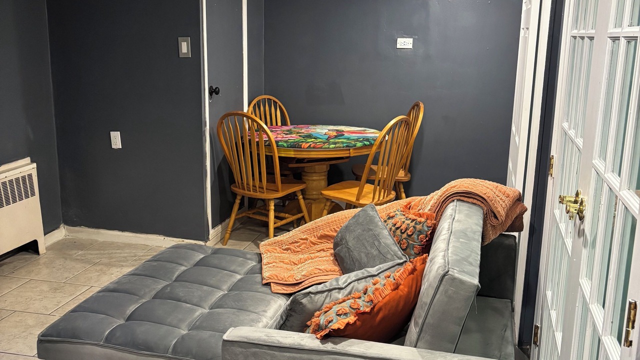 Photo of Livingroom in Elmont