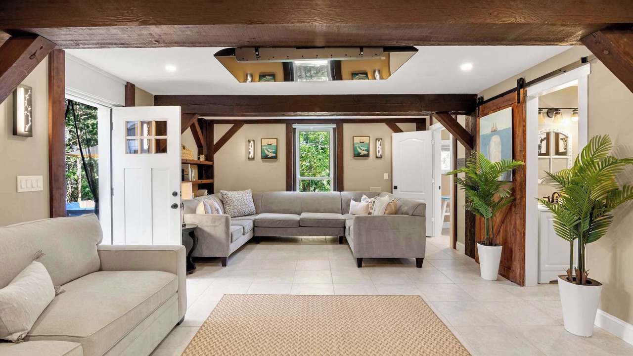 Photo of Livingroom in Barnstable