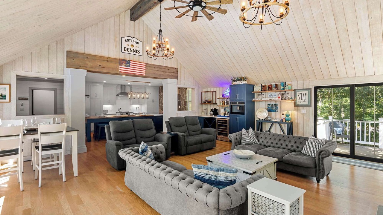 Photo of Livingroom in Dennis
