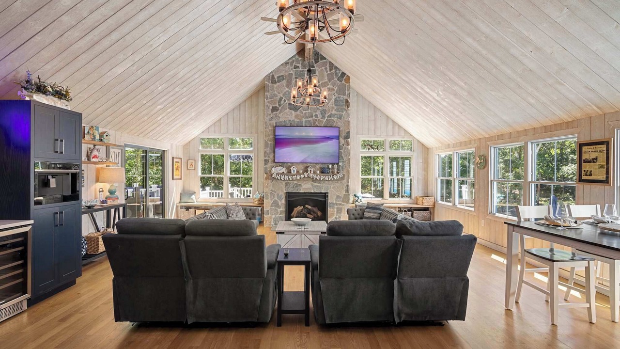 Photo of Livingroom in Dennis