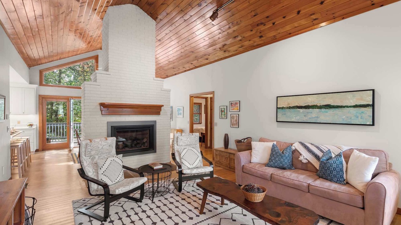 Photo of Livingroom in Campground Landing