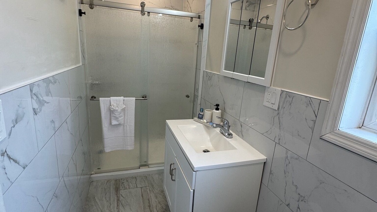 Photo of Bathroom in Stockade Historic District