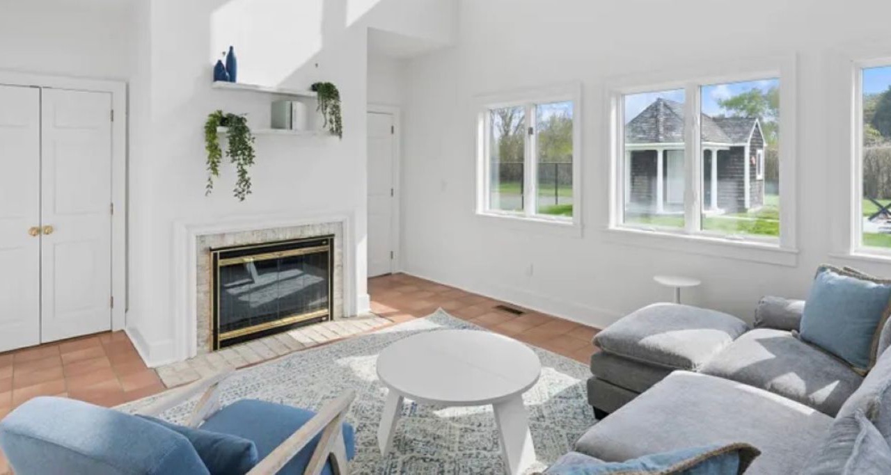 Photo of Livingroom in Village of Southampton