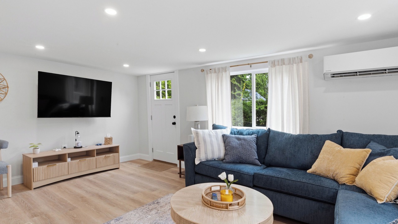 Photo of Livingroom in Swansea