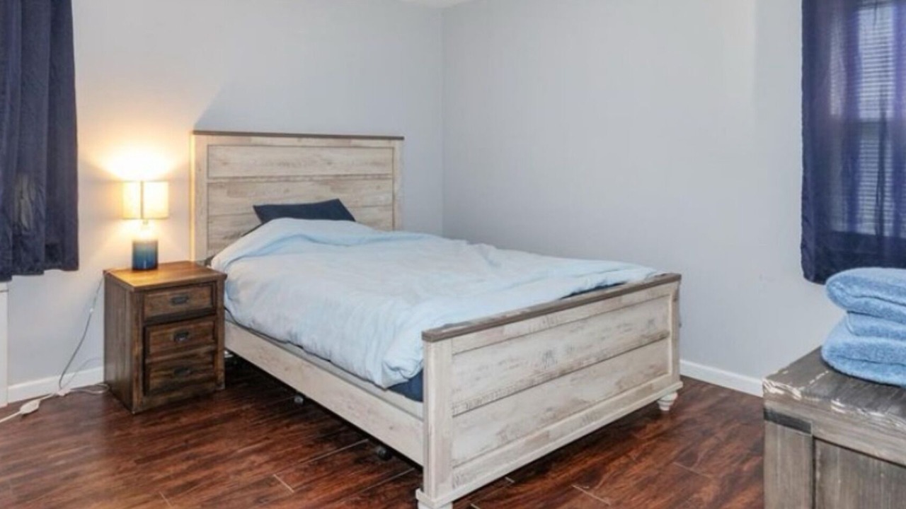 Photo of Bedroom in Glenwood Landing