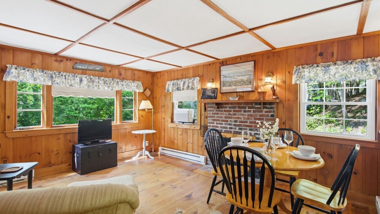Photo of Livingroom in Alton Bay
