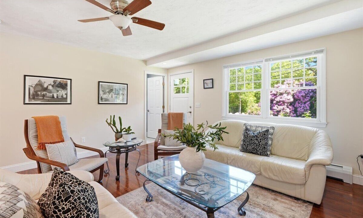Photo of Livingroom in West Falmouth