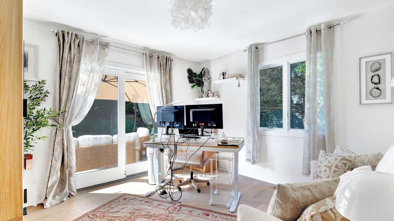 Photo of Livingroom in Orient Point