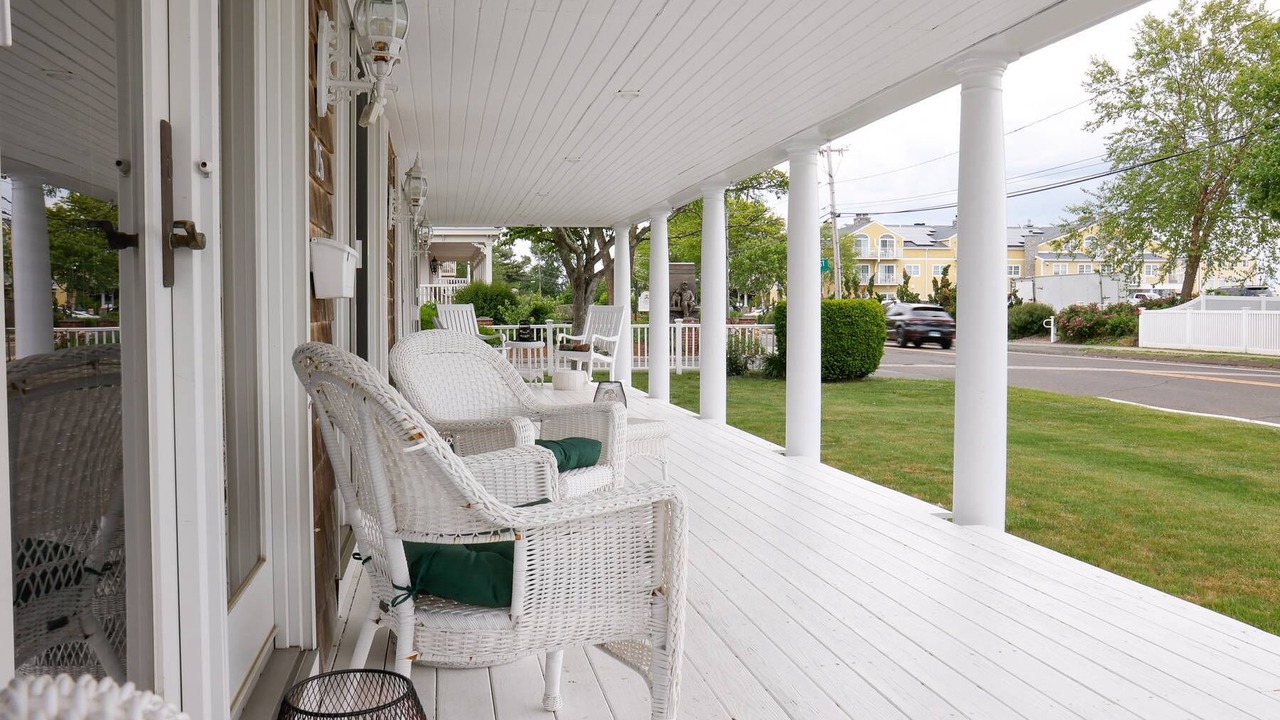 Photo of Patio Balcony in Old Saybrook Center