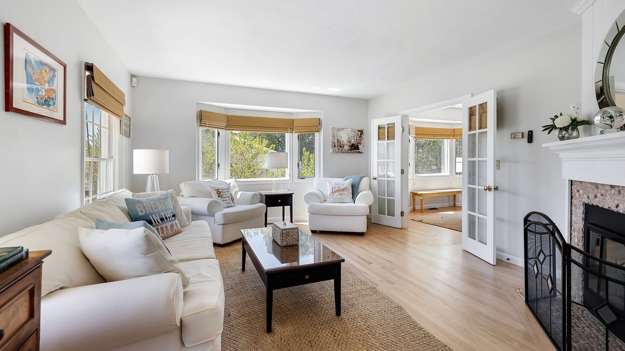 Photo of Livingroom in Popponesset