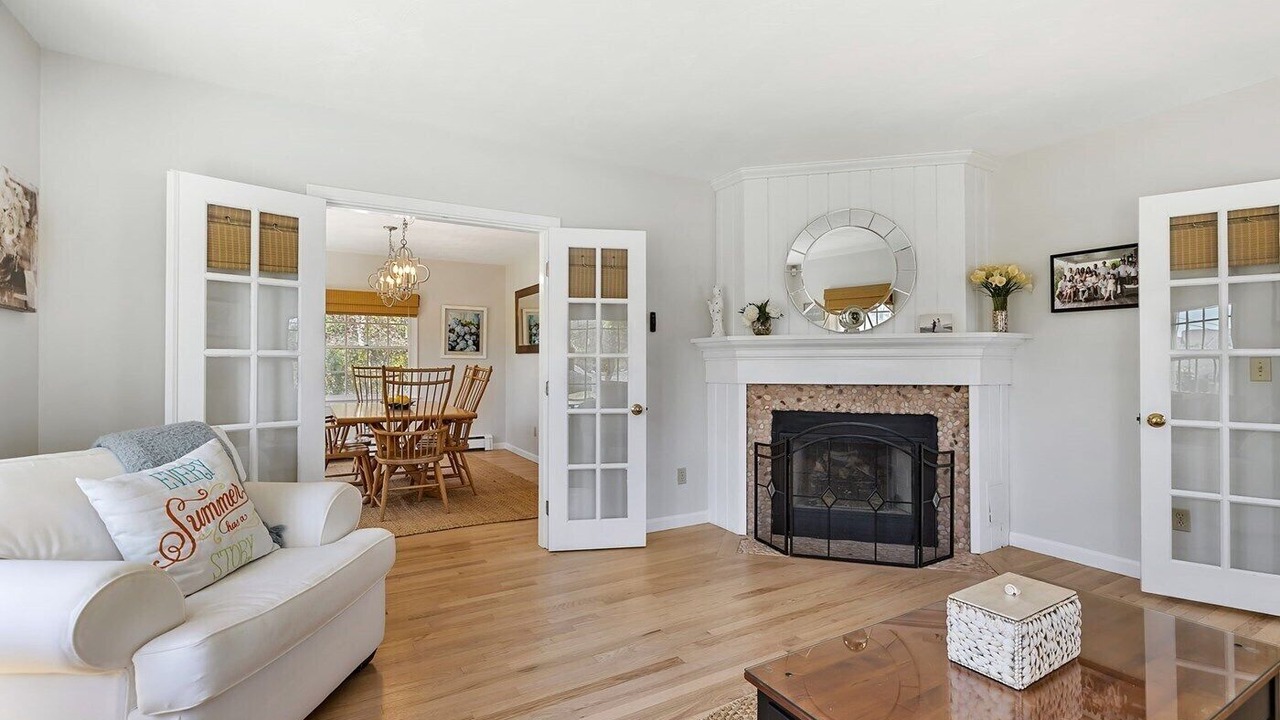 Photo of Livingroom in Popponesset