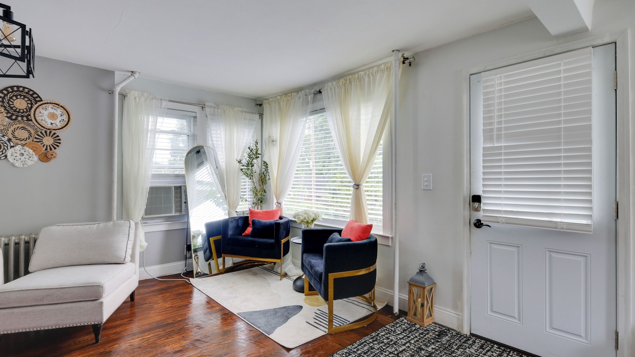 Photo of Livingroom in West Warwick