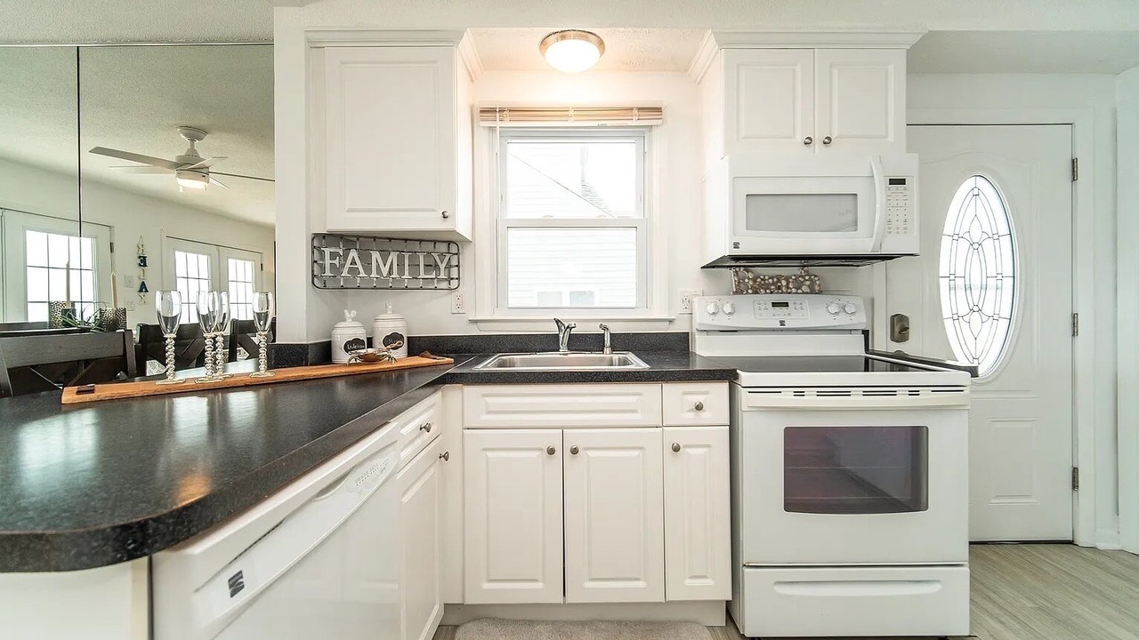 Photo of Kitchen in Saybrook Manor