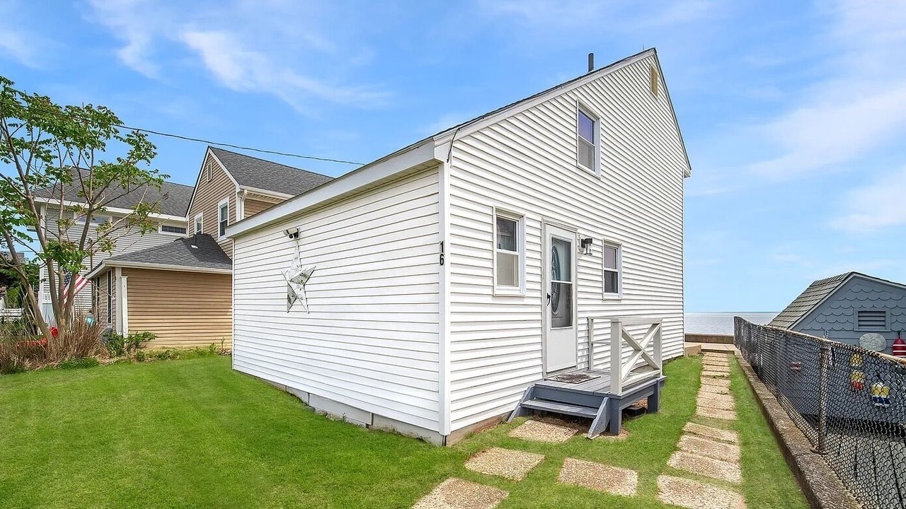 Photo of Outdoor in Saybrook Manor