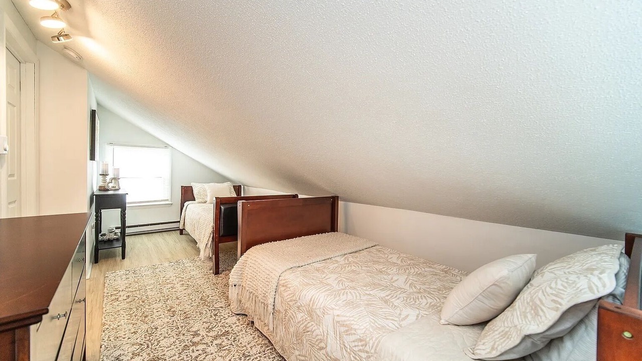 Photo of Bedroom in Saybrook Manor