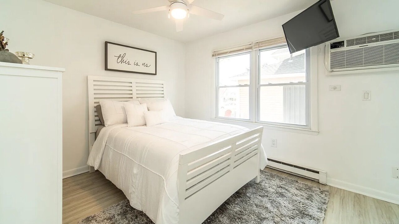 Photo of Bedroom in Saybrook Manor