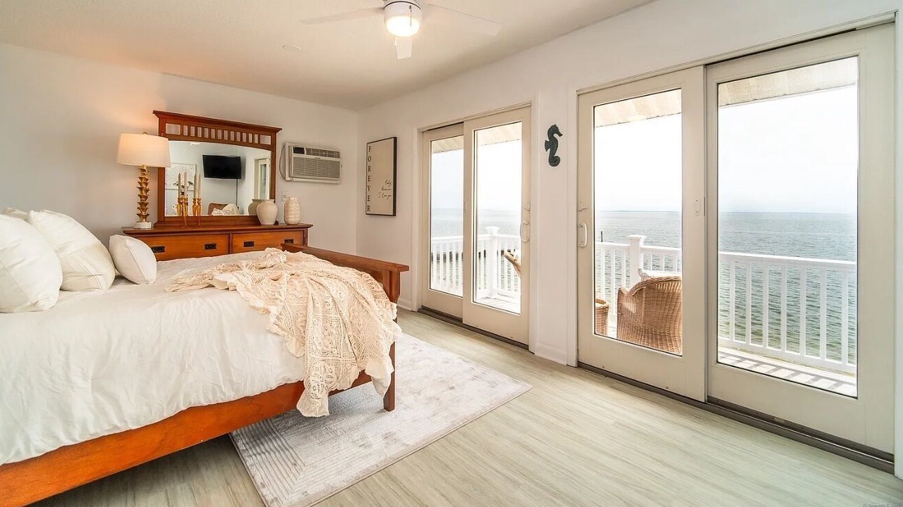 Photo of Bedroom in Saybrook Manor