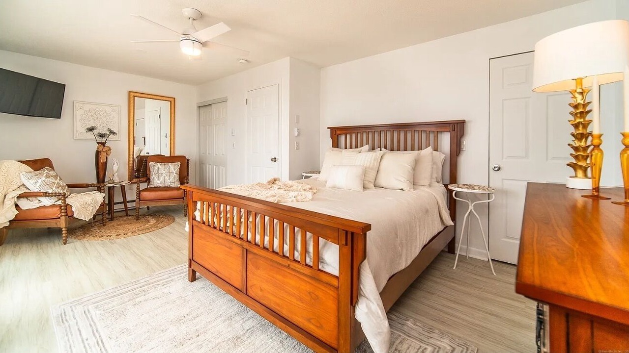 Photo of Bedroom in Saybrook Manor