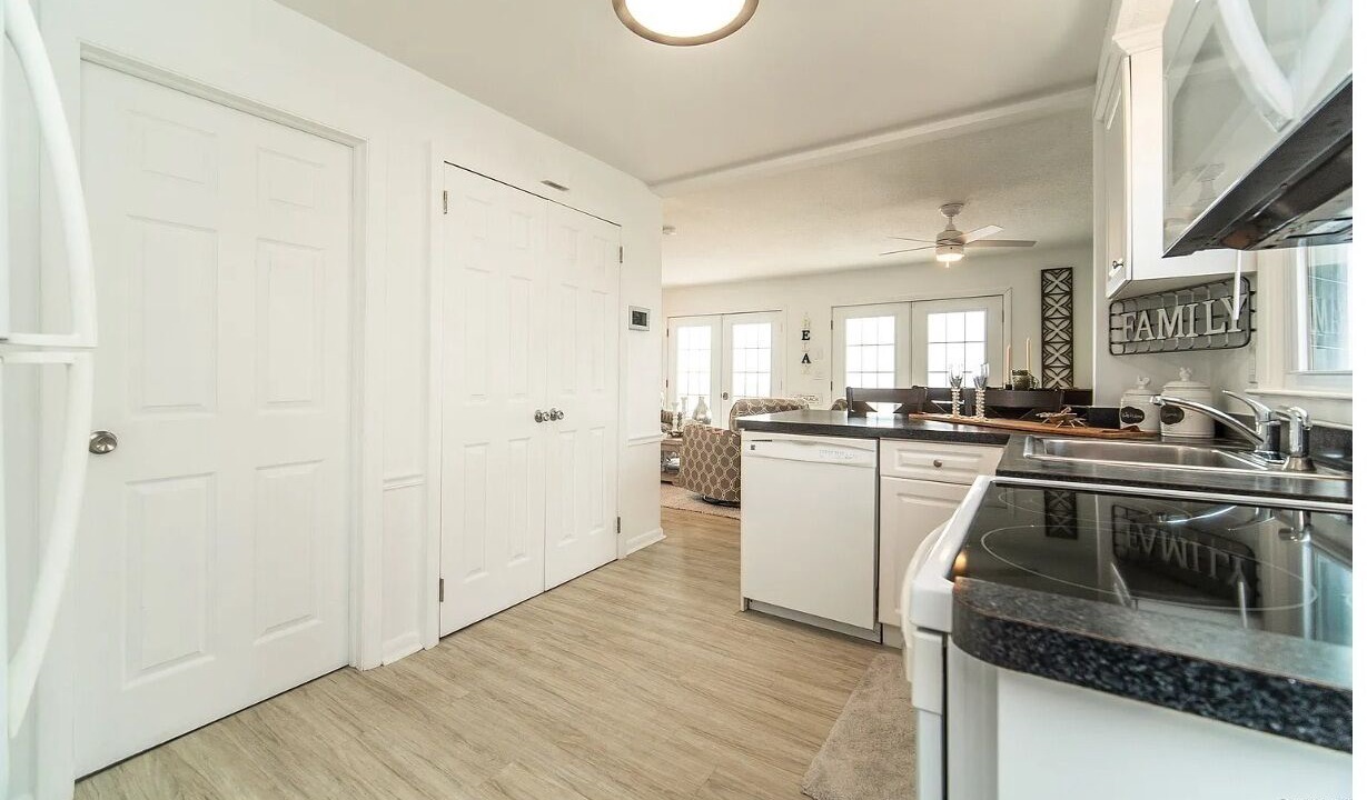 Photo of Kitchen in Saybrook Manor