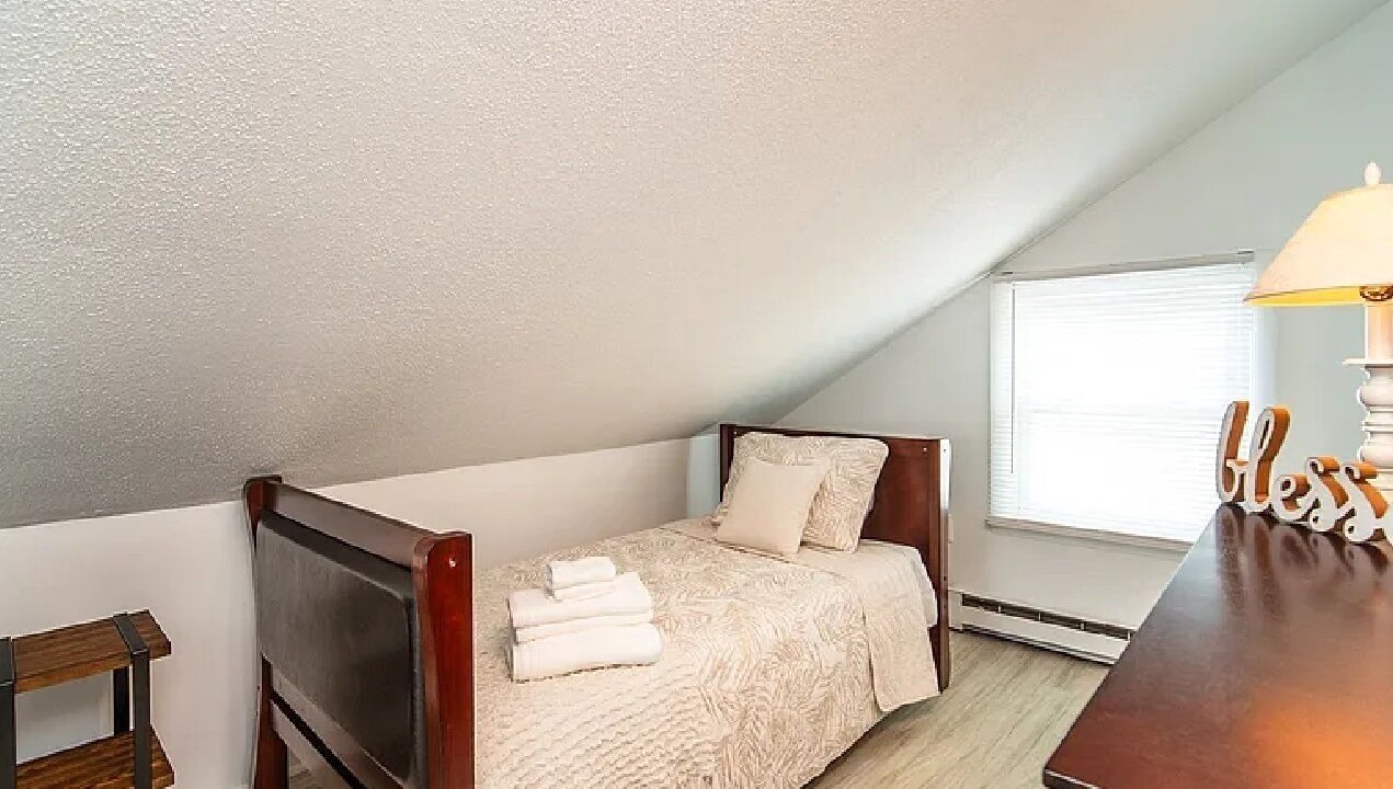 Photo of Bedroom in Saybrook Manor