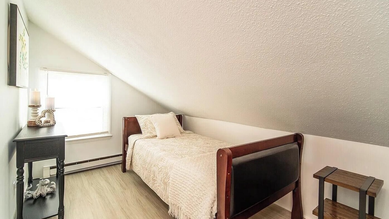 Photo of Bedroom in Saybrook Manor
