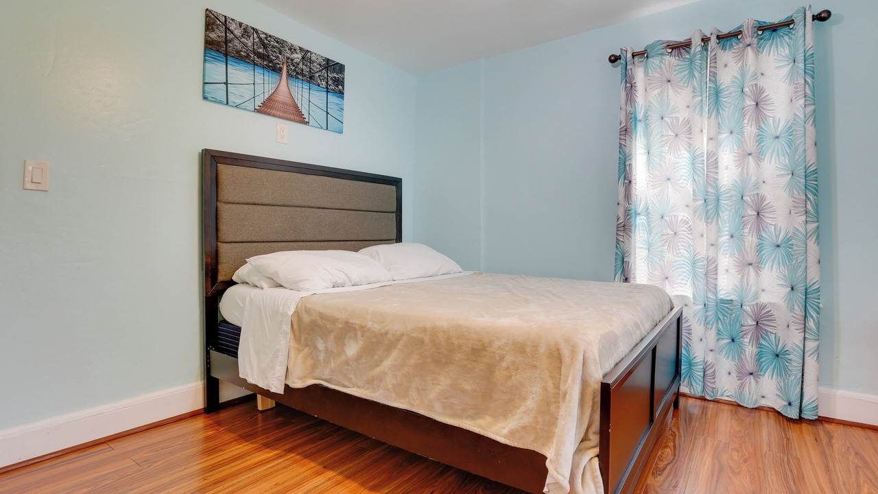 Photo of Bedroom in Teaneck