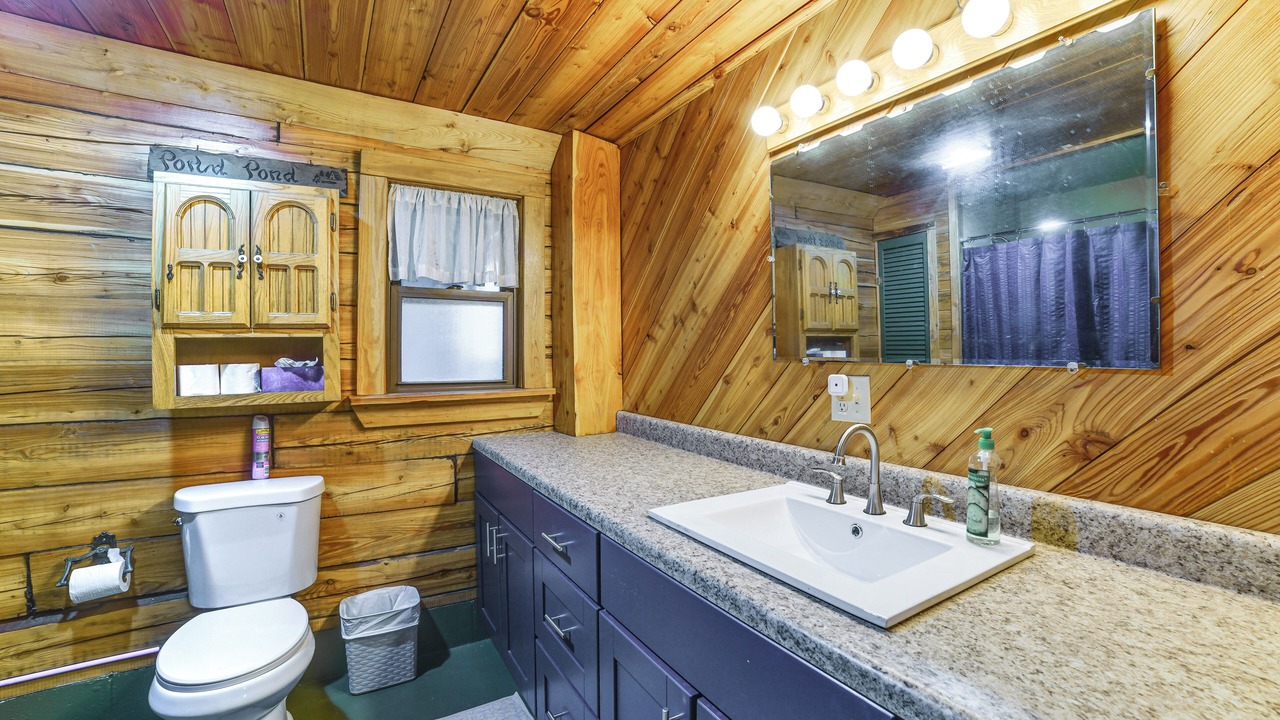 Photo of Bathroom in Scottsburg