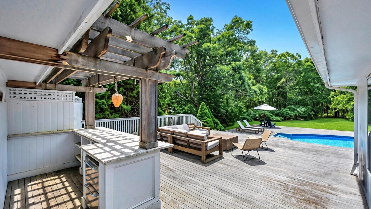 Photo of Patio Balcony in East Quogue