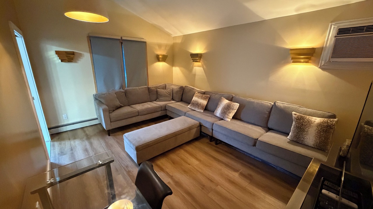 Photo of Livingroom in Elmont