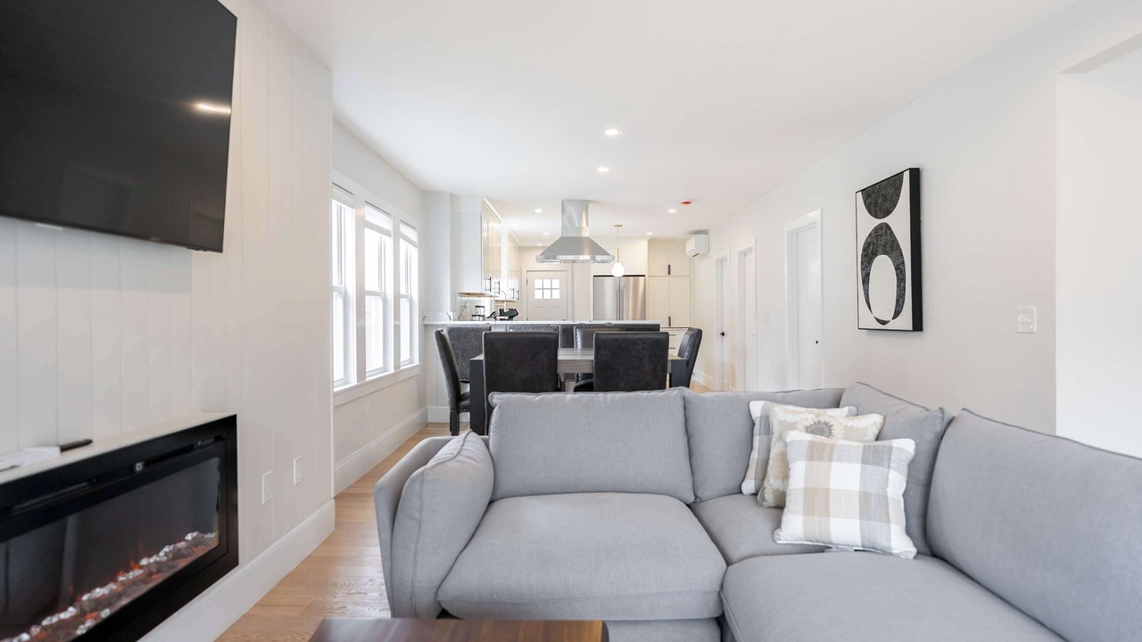 Photo of Livingroom in West Somerville