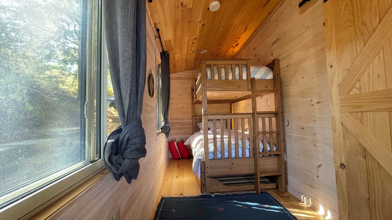 Photo of Bedroom in Lansdowne