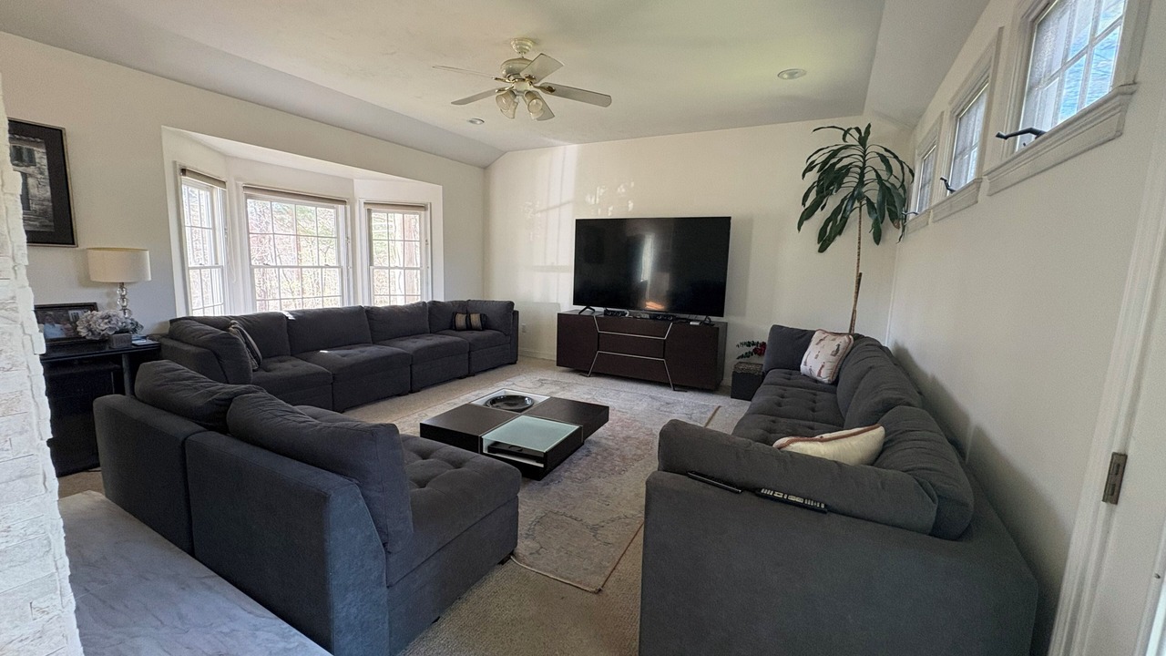 Photo of Livingroom in Readville