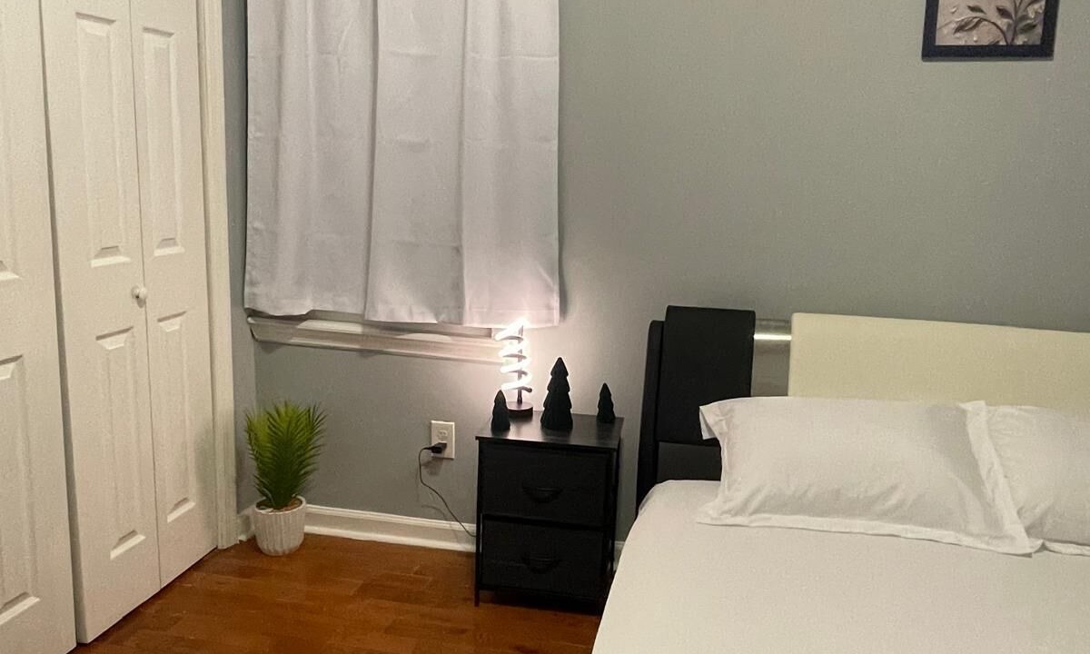 Photo of Bedroom in Newark