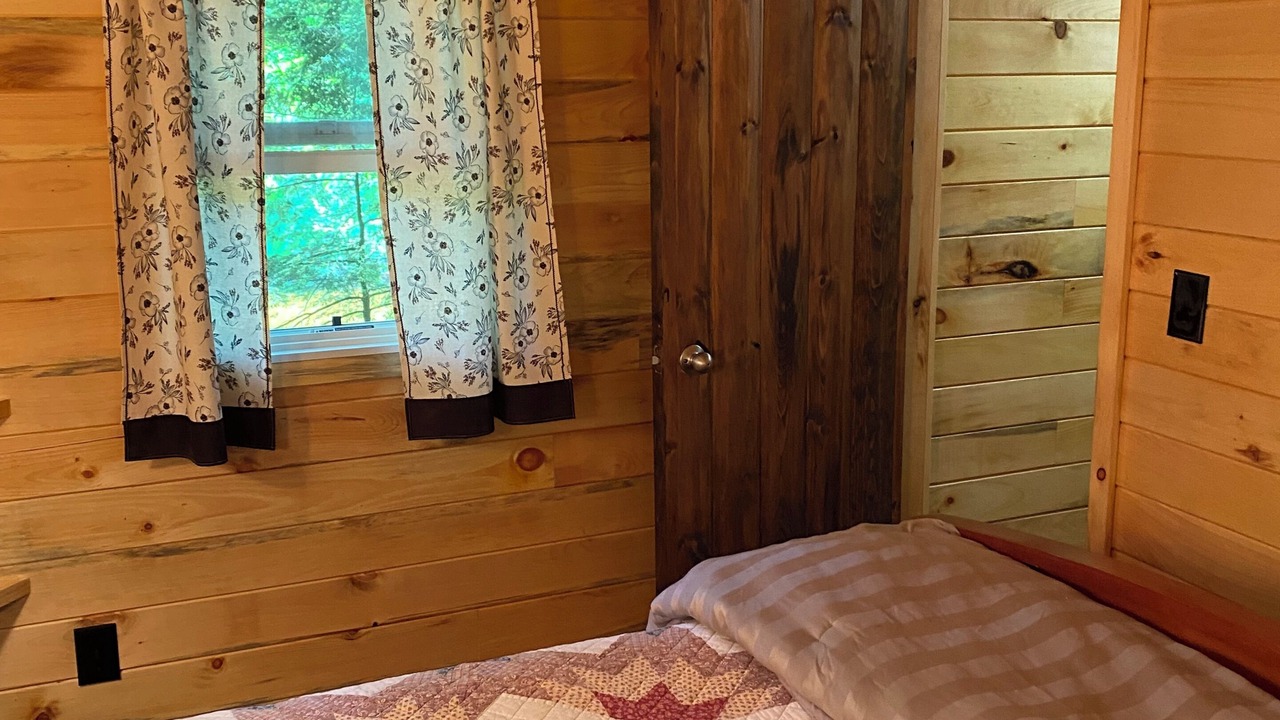 Photo of Bedroom in Durhamville