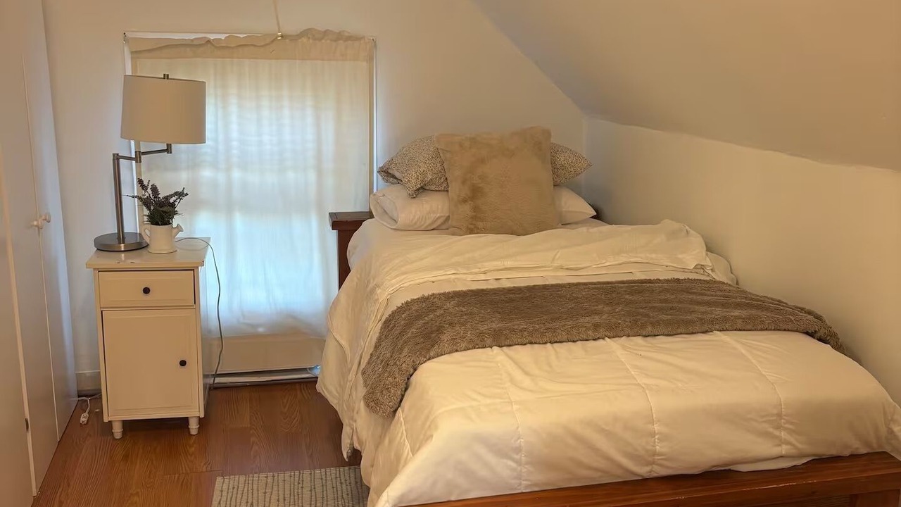 Photo of Bedroom in East Somerville