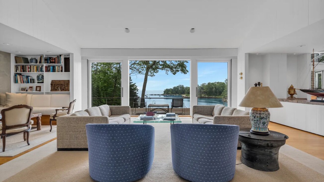 Photo of Livingroom in Guilford