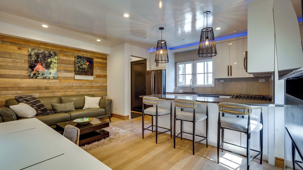 Photo of Livingroom in Cove - East Side - Shippan
