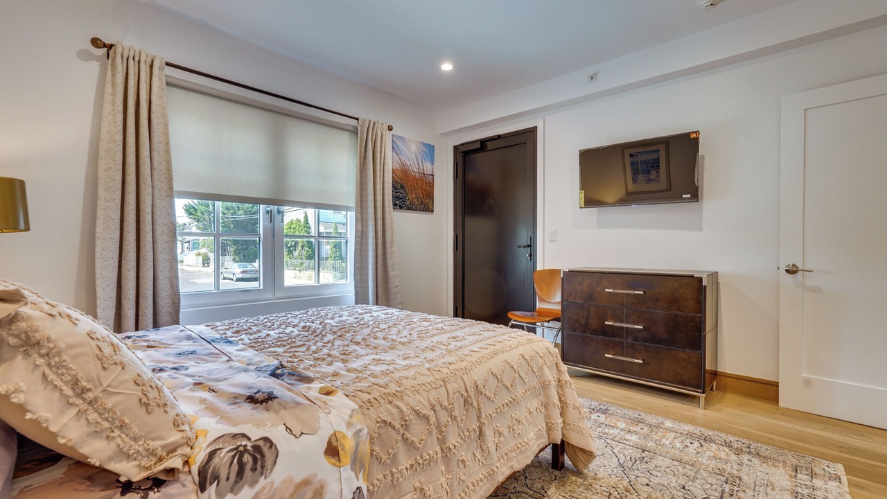 Photo of Bedroom in Cove - East Side - Shippan