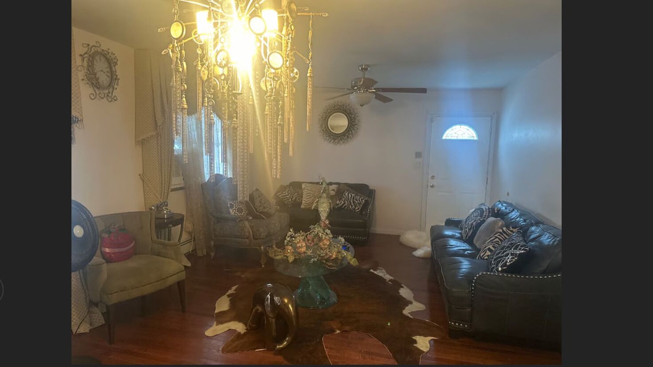 Photo of Livingroom in West Babylon