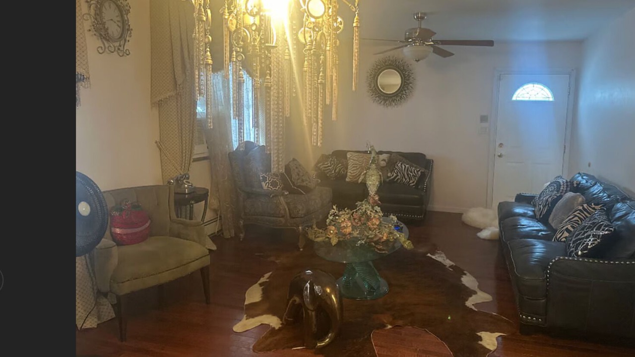 Photo of Livingroom in West Babylon