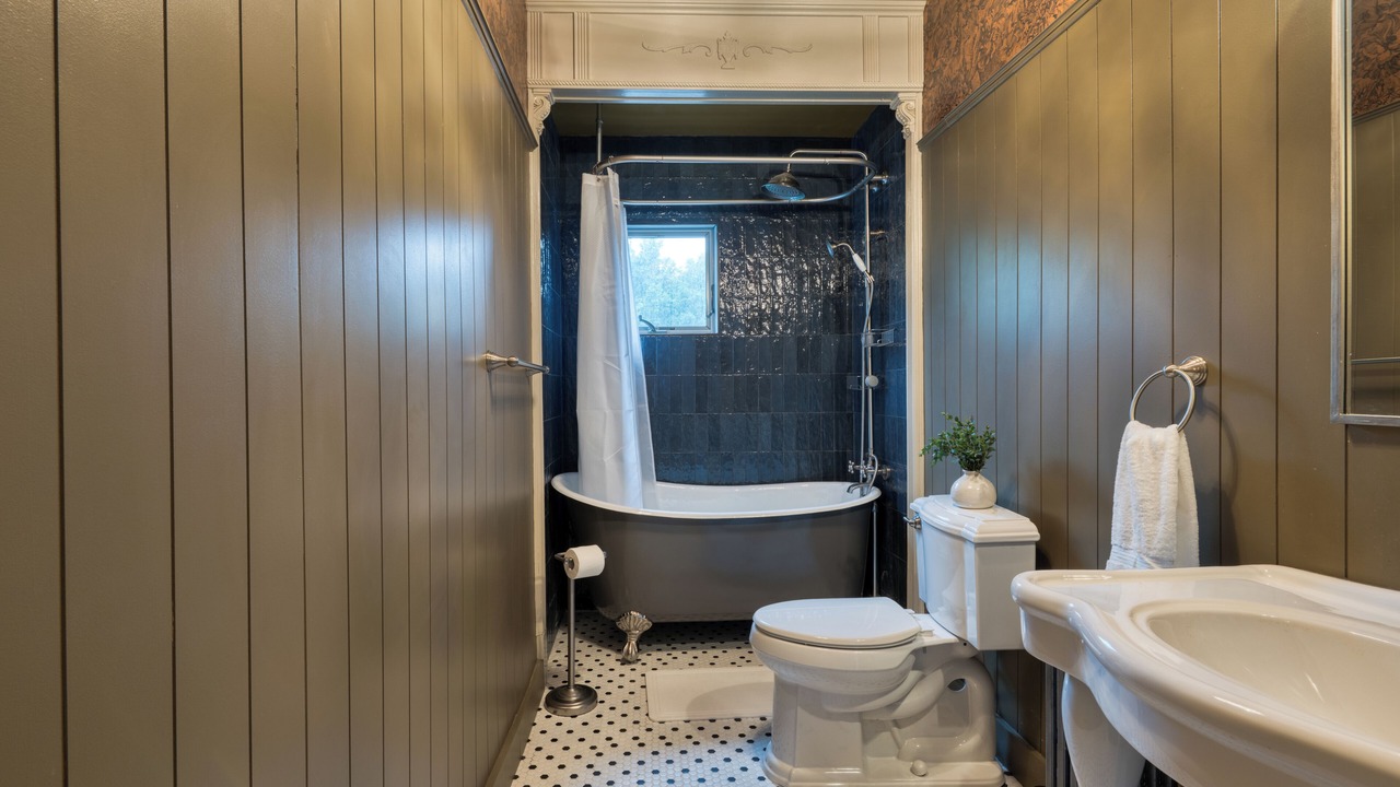 Photo of Bathroom in Oak Hill