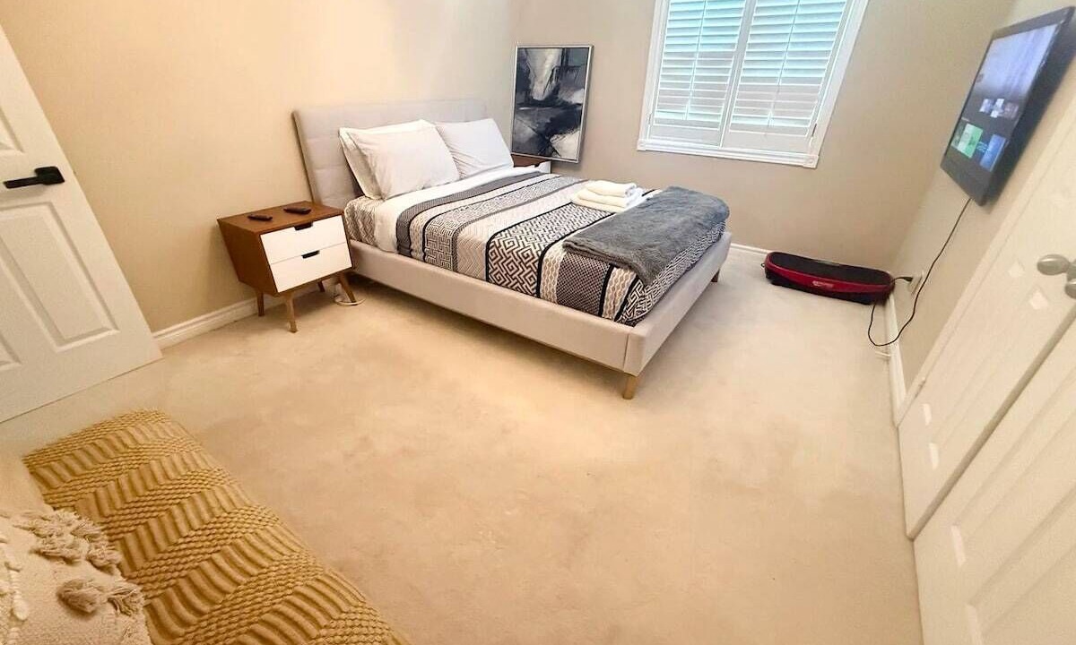 Photo of Bedroom in Central Erin Mills